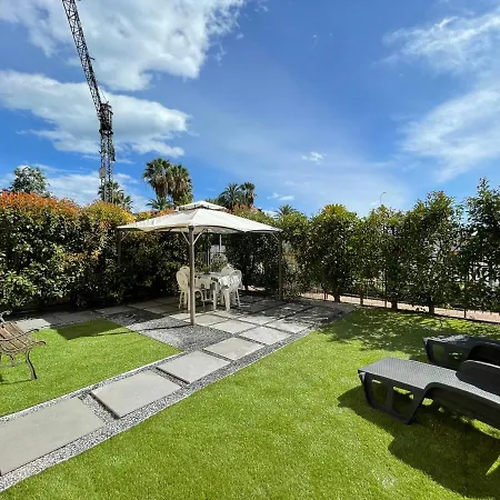 B179 - Riva Con Giardino *