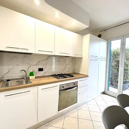 B179 - Riva Con Giardino Apartment