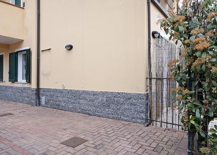 B179 - Riva Con Giardino * Riva Ligure