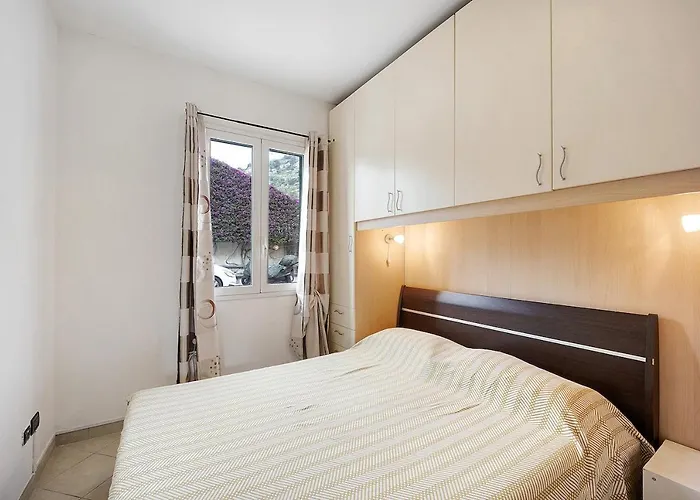 B179 - Riva Con Giardino Apartment