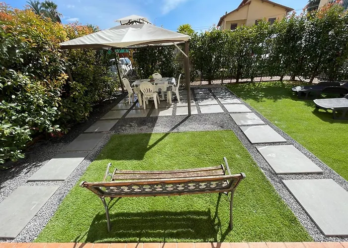 B179 - Riva Con Giardino Apartment